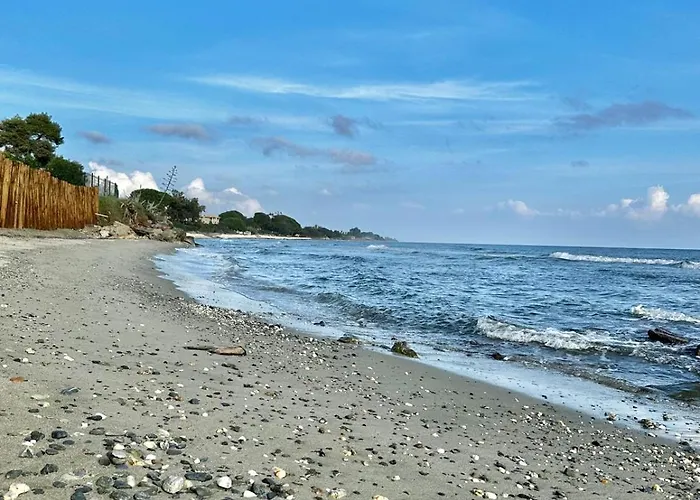 Les Pieds Dans L'eau Santa-Lucia-di-Moriani