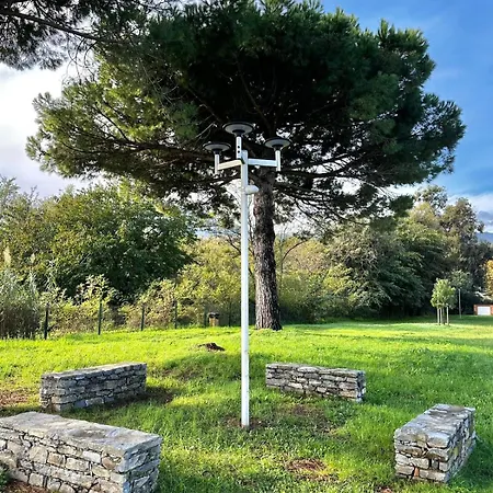 Les Pieds Dans L'eau