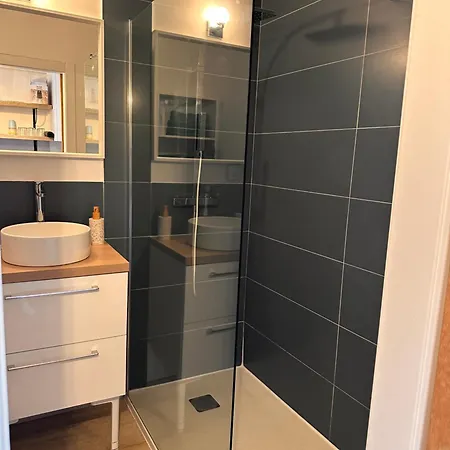 Les Pieds Dans L'eau